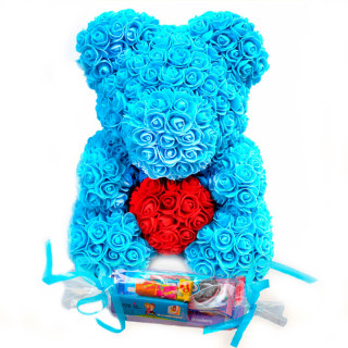 Мишка из роз "Голубой с сердцем" с Подарочной конфетой
